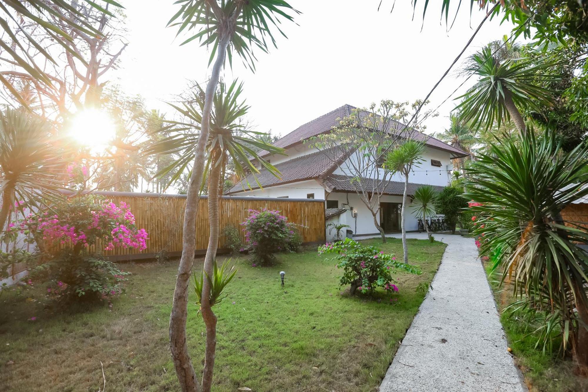 3 Bedroom Private House Gili Trawangan Exterior photo
